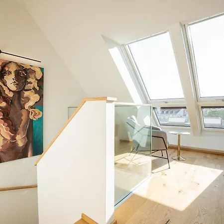 Orestaliving - Penthouse With Designer Renovation Wenen Buitenkant foto