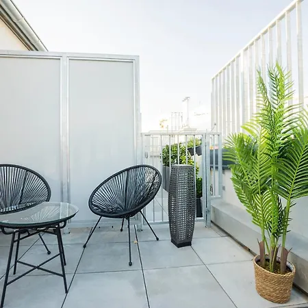 Orestaliving - Penthouse With Designer Renovation Wenen Buitenkant foto