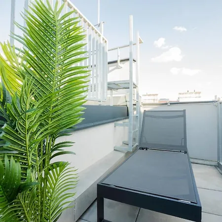 Orestaliving - Penthouse With Designer Renovation Wenen Buitenkant foto