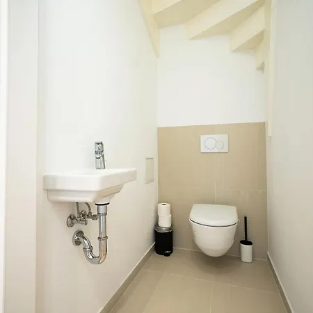 Orestaliving - Penthouse With Designer Renovation Wenen Buitenkant foto