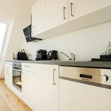Orestaliving - Penthouse With Designer Renovation Wenen Buitenkant foto