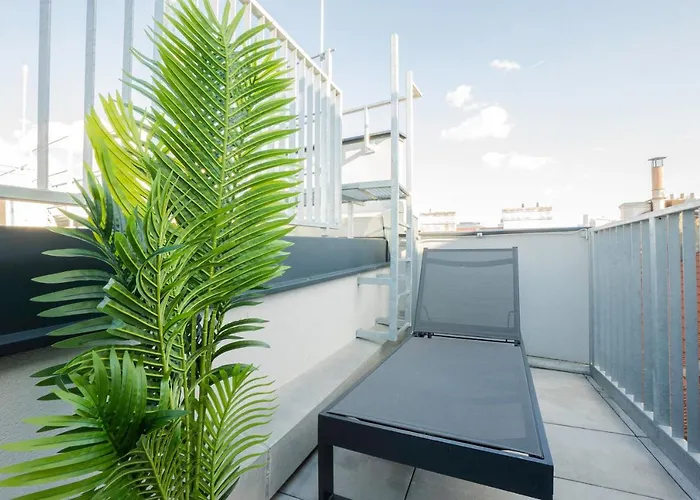 Orestaliving - Penthouse With Designer Renovation