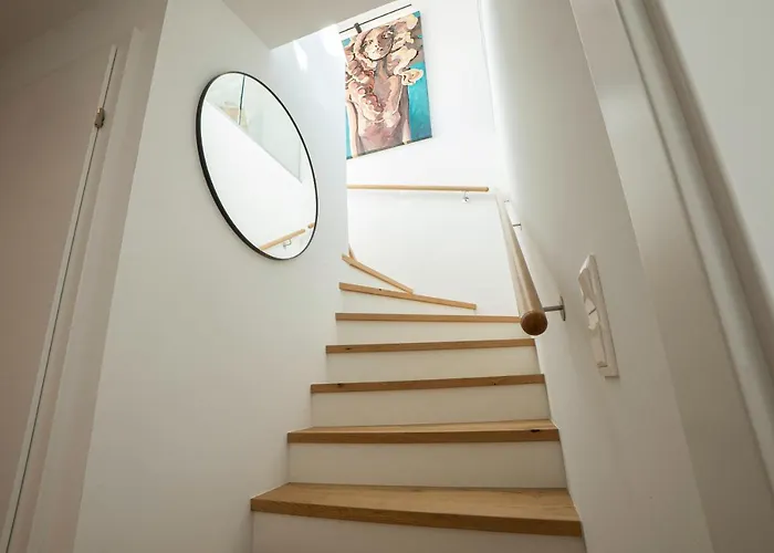 Orestaliving - Penthouse With Designer Renovation