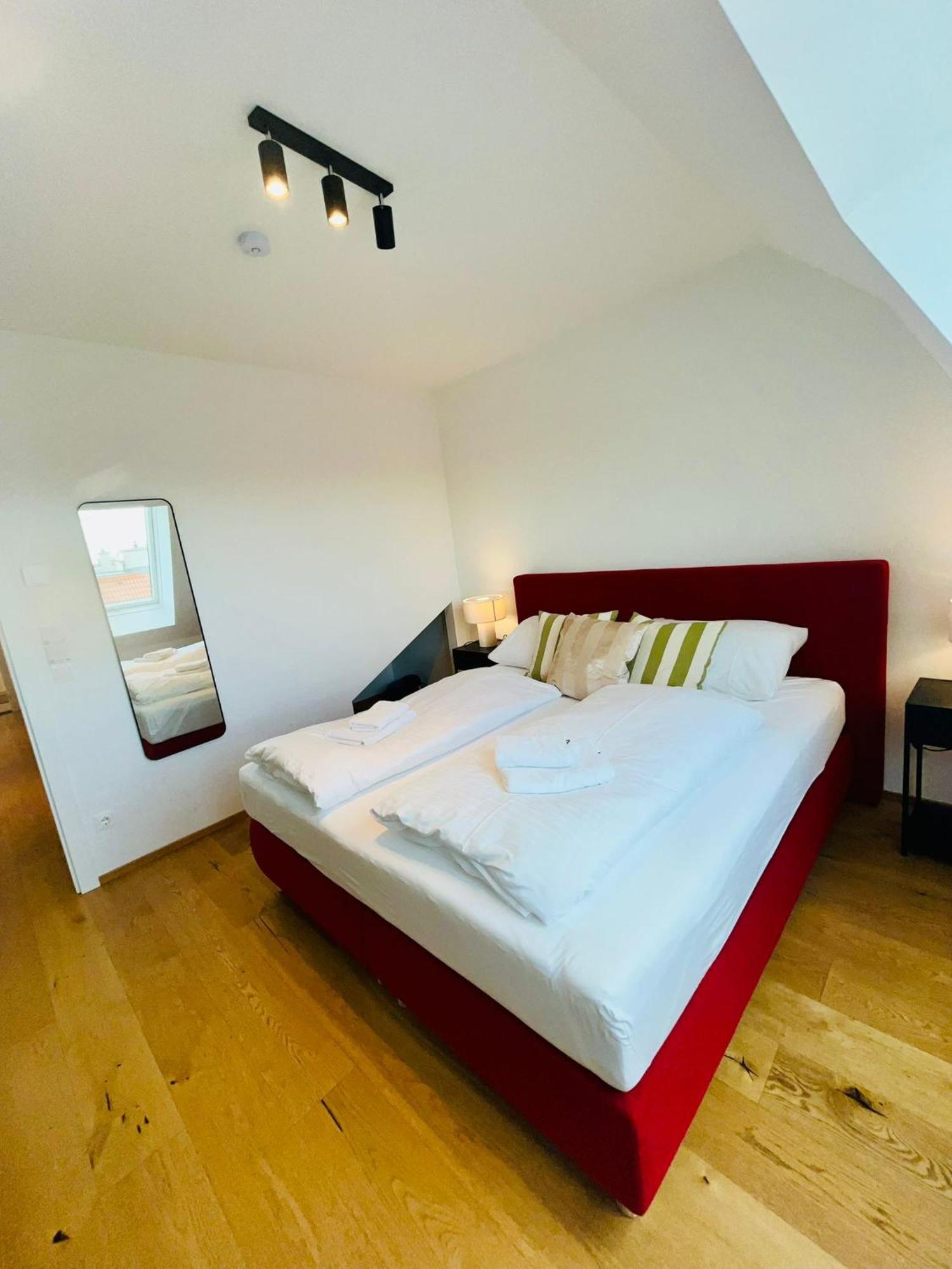 Orestaliving - Penthouse With Designer Renovation * Vídeň
